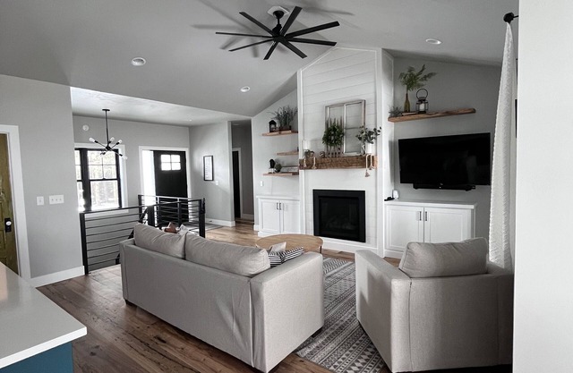 EAA Airventure housing! New modern house perfect for groups or families