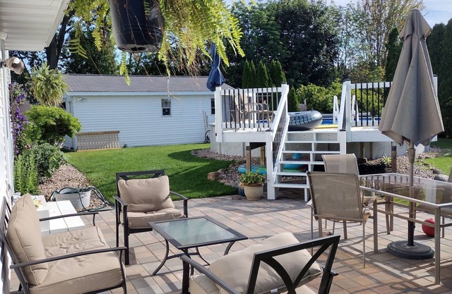 EAA Rental - Lovely 3-bedroom house in Oshkosh with WiFi, AC and pool.