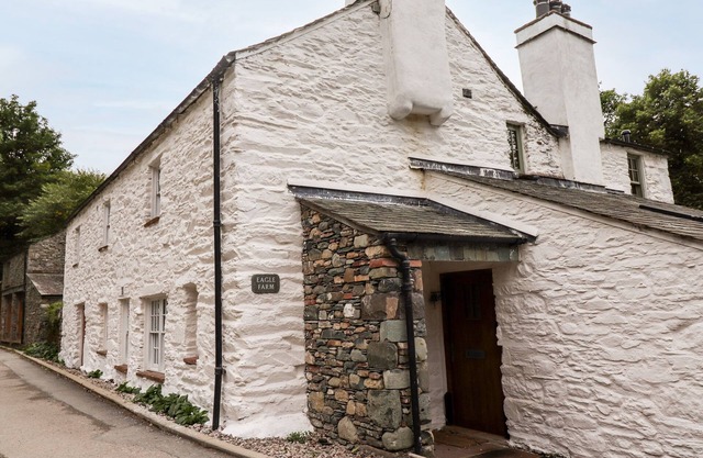 EAGLE FARMHOUSE, pet friendly, with open fire in Glenridding