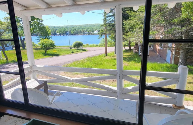 COTTAGE DE L'ÉCOLE (EAGLE HARBOUR): Keweenaw Peninsula-Cozy, télévision par câble, wifi!
