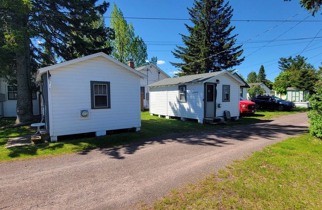 LAC BREEZE (EAGLE HARBOUR): Promenade vers le lac Supérieur - Cable-WIFI (comprenant un coin cuisine),