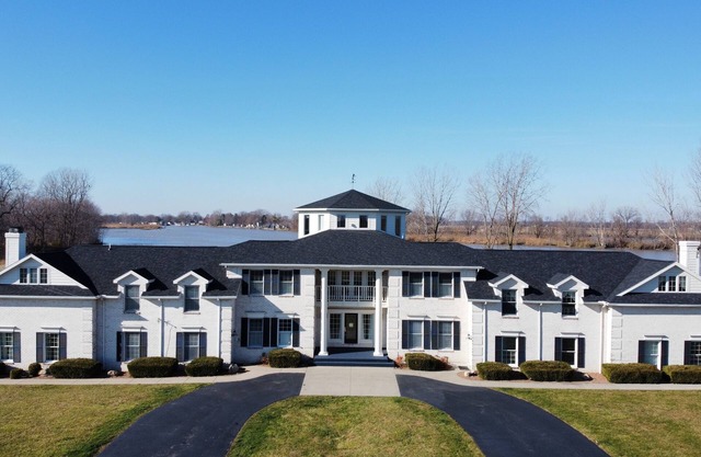 Eagle Isle North Wing on the Sandusky River w/ short drive to Cedar Point.