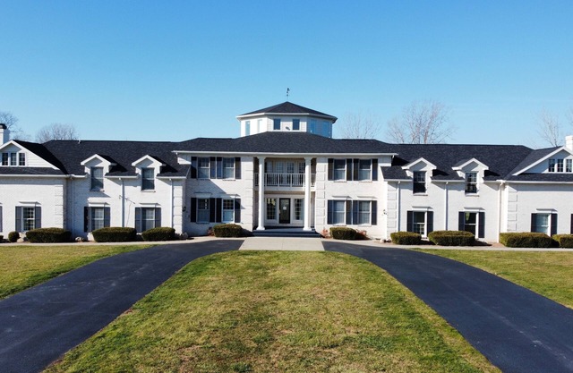 Eagle Isle South Wing on the Sandusky River w/ short drive to Cedar Point