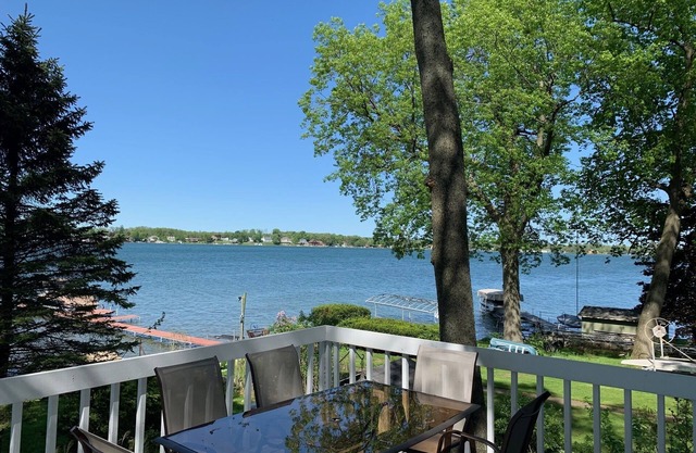 ND GAME DAY EAGLE LAKE FRONT avec les meilleures vues sur le lac et la plage de sable