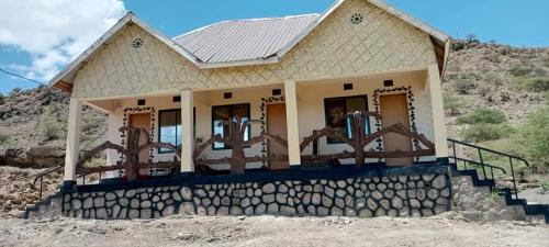 Eagle Nest lake Natron Guest House