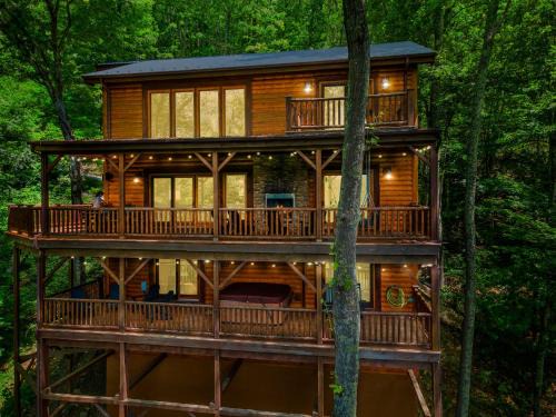 Eagle Nest Lodge Hot Tubs & Mountain Views