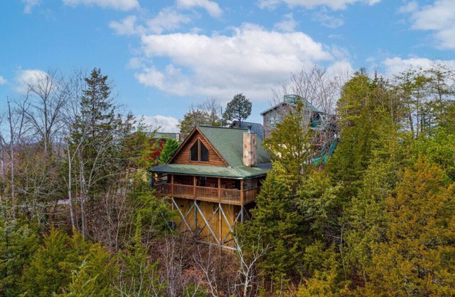 Eagle's Bluff Lookout: Mountain View & Game Room!