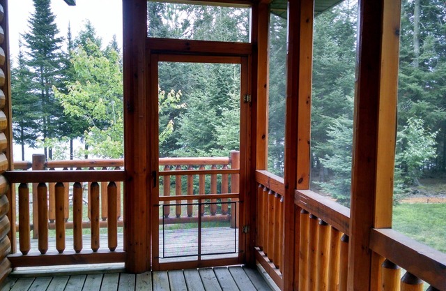 Pavillon de luxe au bord du lac Eagle's Nest, chalet toutes saisons. Permet aux animaux domestiques!