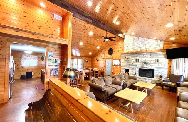 Eagle's Nest Retreat with 14bedrooms and 5.5baths in beautiful Saint Germain WI