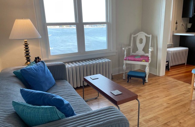 Eagle View Suite, Waterfront Apartment