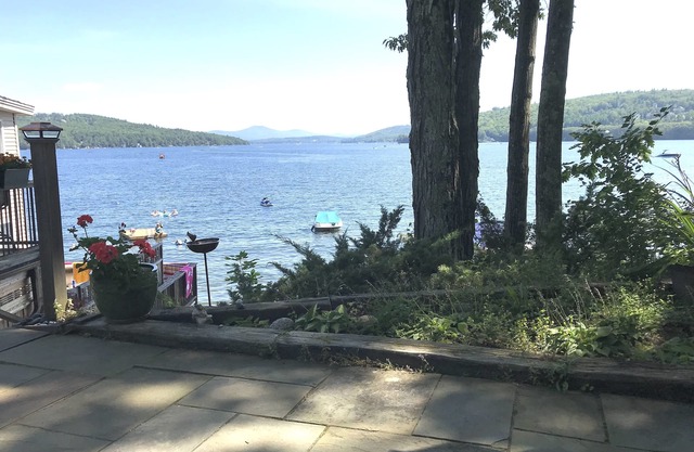 "Eagle Watch" Relax in our Charming Lakefront Cottage. Sandy Beach!