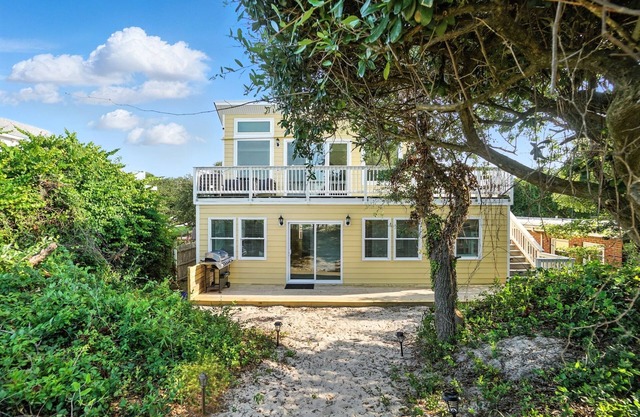 Eagles Nest 5 Star Beachfront Property