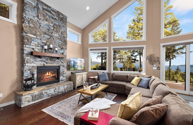 Eagles Nest - Hot Tub & Lake Views