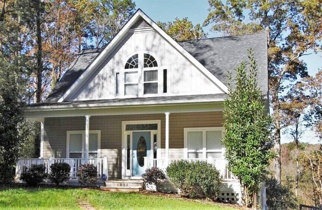 EAGLES RETREAT ON LAKE GASTON | NATURE LOVERS PARADISE |5BR/3.5 BA | SLEEPS 12