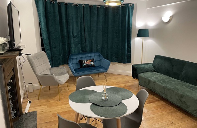 Ealing Broadway 2 Bedrooms Apartment