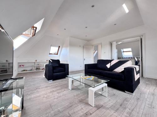Ealing Hight's-underground walking direct to Heathrow -shops