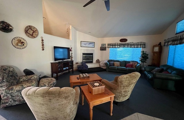 East Beach Lake House, Family Friendly and Spacious