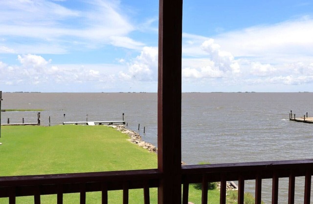 Private Lake House/A Fisherman's Paradise only 30 minutes to New Orleans