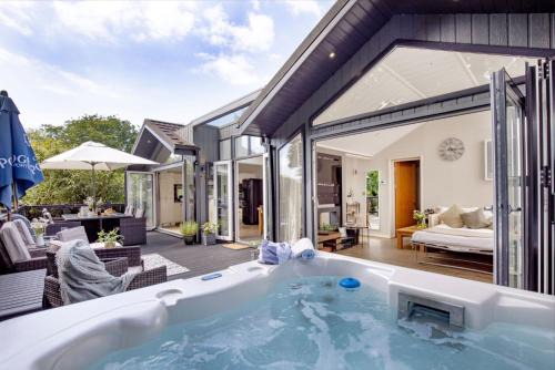 East Down Lodge, Kentisbury Grange