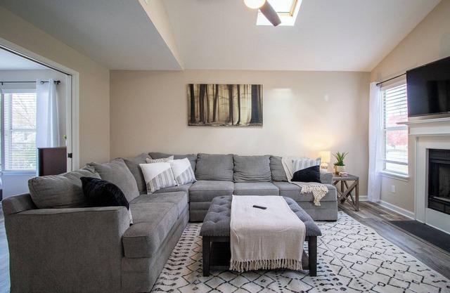 East End Charmer 4-bedroom, Pet Friendly!