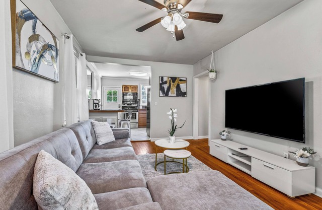 East Hill Oasis Near Beaches & Downtown