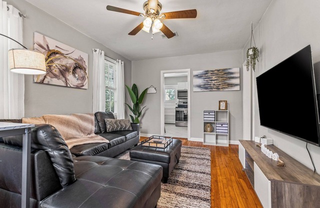 East Hill Retreat Near Beaches & Downtown