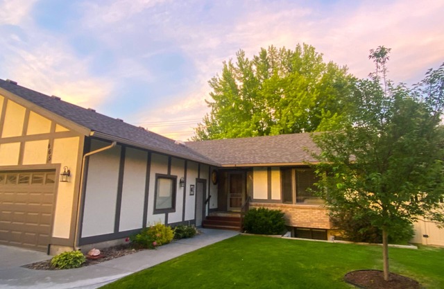 East Idaho Garden Gateway with HOT TUB