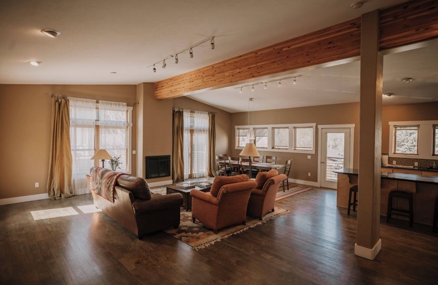 East Jackson Living with Outdoor Space and Easy Access to Cache Creek Trails!