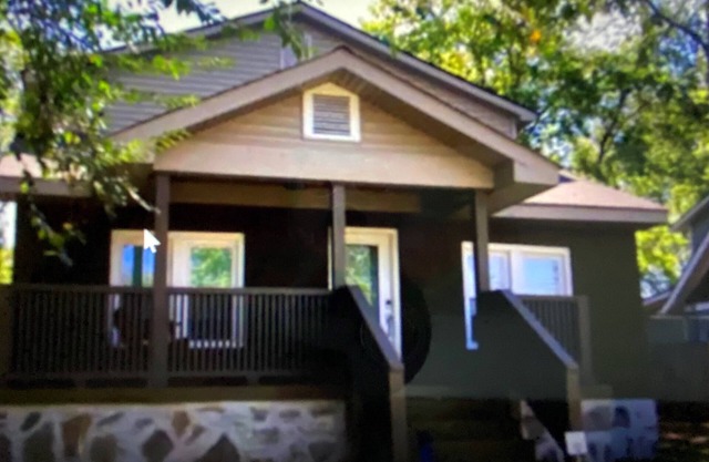 East Nashville Near 5 Points and Downtown, Free parking private backyard setting
