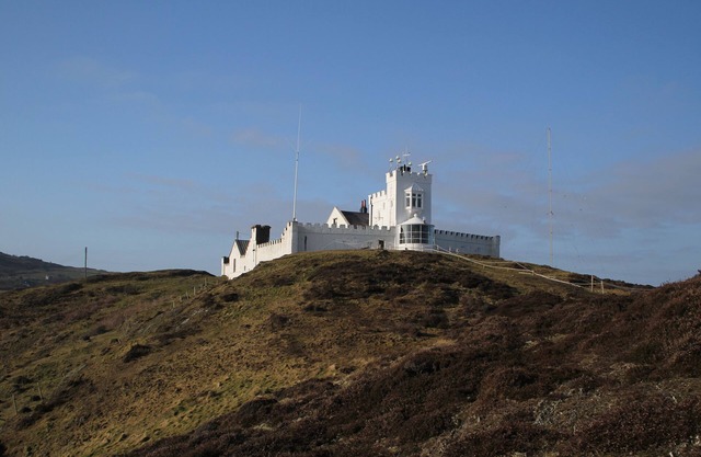 EAST POINT LYNAS LIGHTHOUSE KEEPER'S COTTAGE, pet friendly in Amlwch