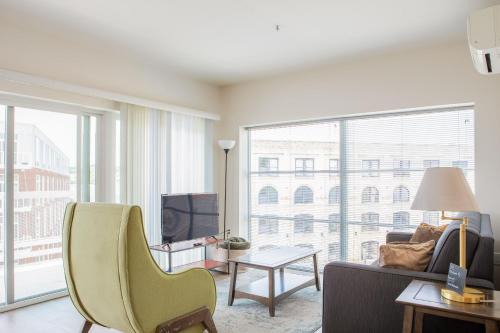 East Side 1BR Apt - Near Brady St and Fiserv with Balcony