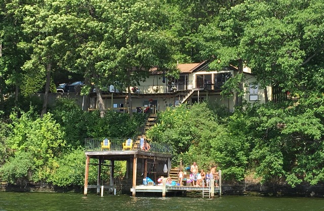 East Side Lake House de la maison spacieuse. Drift Away.