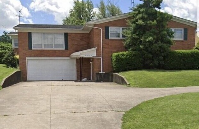 East Side Large Home with Garage, Close to Everything~