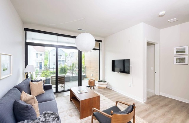 Flexhome East Side 1BR E1 - BradySt+Balcony+Lounge