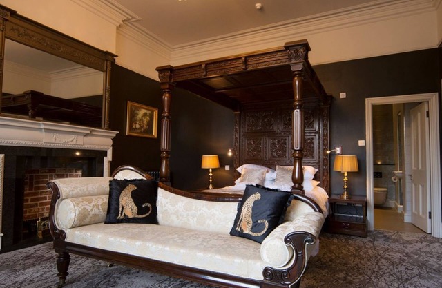 East Walls Hotel