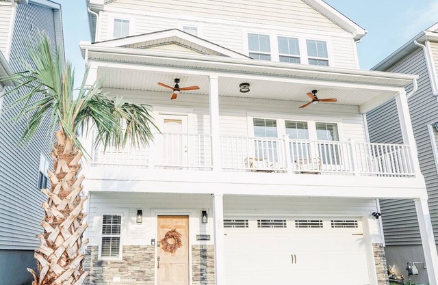 EastBay Getaway 4 BR Pet Friendly Steps to Beach