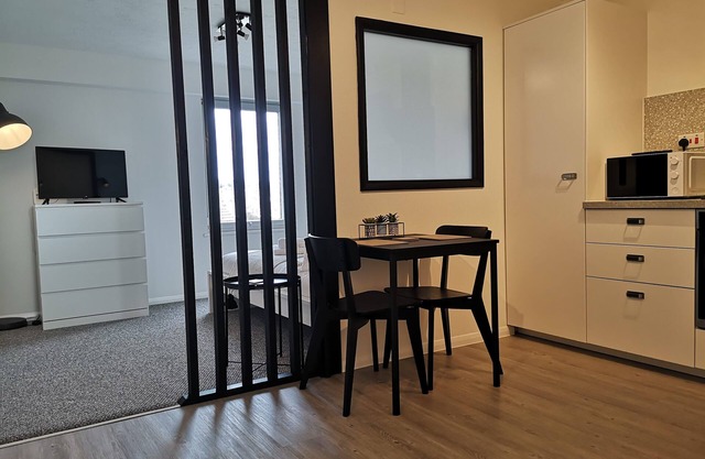 Studio-Standard-Salle de bain privée séparée-Vue sur Rue