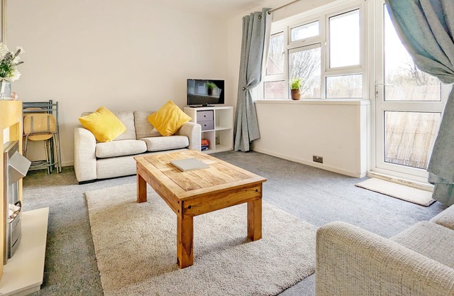 Eastern Road, Portsmouth - a flat that sleeps 4 guests in 2 bedrooms