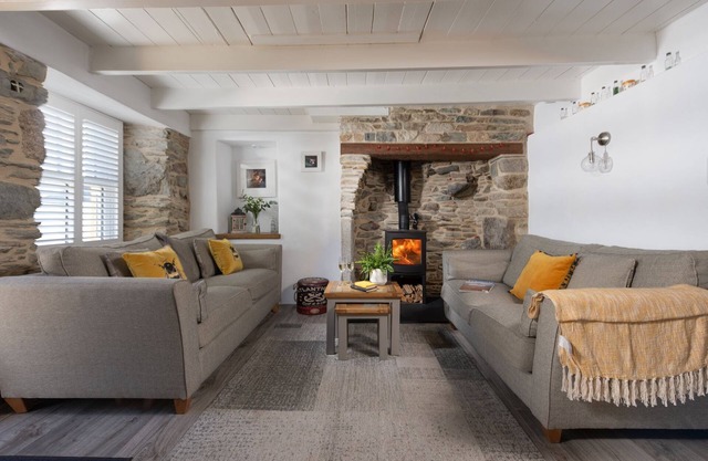 Eastleigh Cottage - sleeps 4 guests in 2 bedrooms
