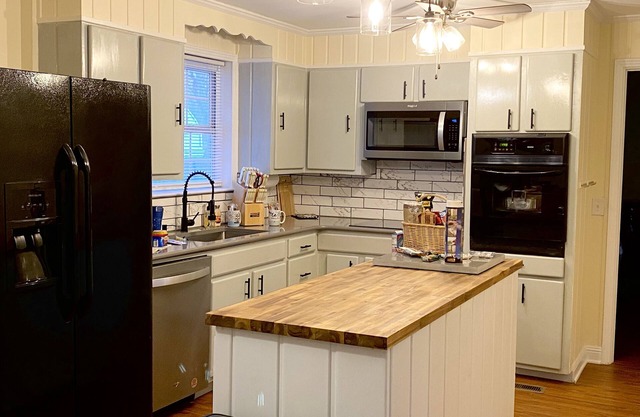 Easy access~3BR/ 3 baths FAST Access to downtown minutes from Nashville airport
