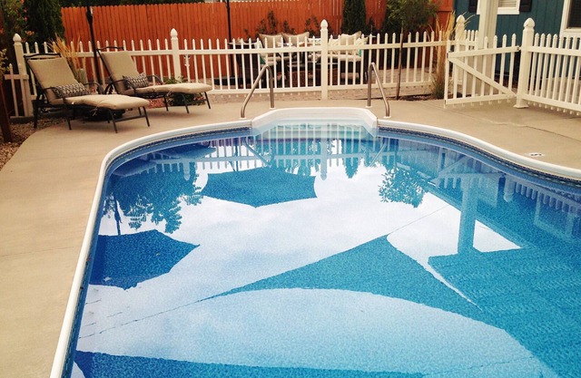 Confortable, confortable, propre, accès facile, accès facile aux parcs, grill, salle de cinéma, piscine