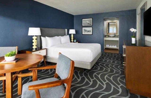 Easy Access to Beach! Unit with Ocean Views, Pets Allowed, Free Parking!