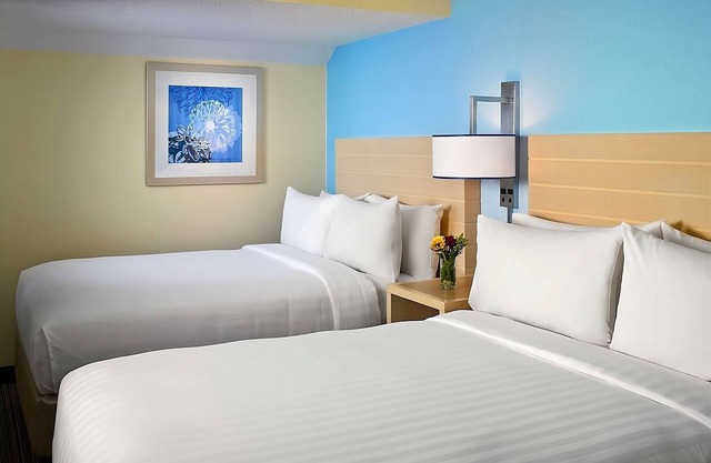 Easy Access to Cleveland Hopkins In'tl Airport! Spacious Suite w/ Full Kitchen