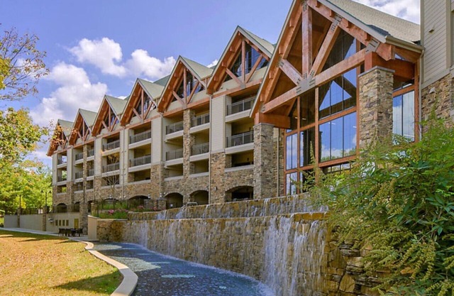 Easy Access to Dogwood Canyon in this great resort Studio Apt