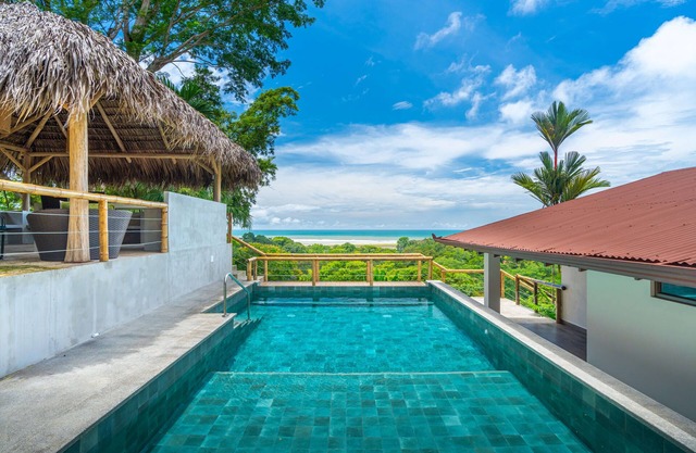 Easy access with unparalleled views in Ojochal. Minutes to restaurants and beaches