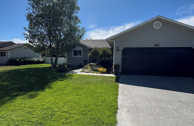 Easy day trips to the Tetons & Yellowstone