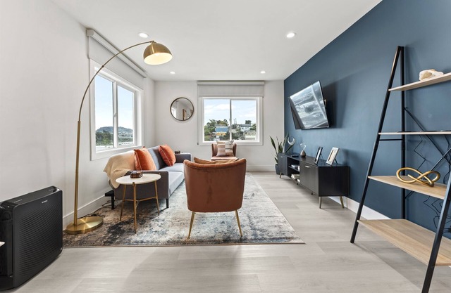 Entire House | 500+ Mbps Wifi | City Views
