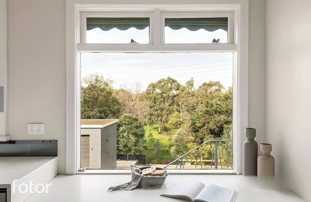 Easy Walk to station-Pets Welcome-Golf Course Views