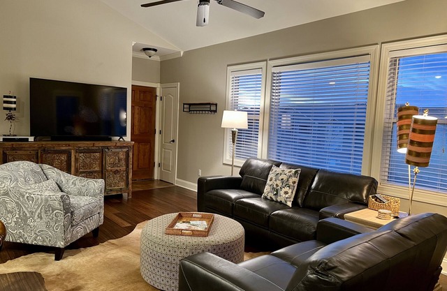 Oxford Condo-3Bed/2Ba Great Check-In/Out; Walk to Stadiums; Pickleball Courts