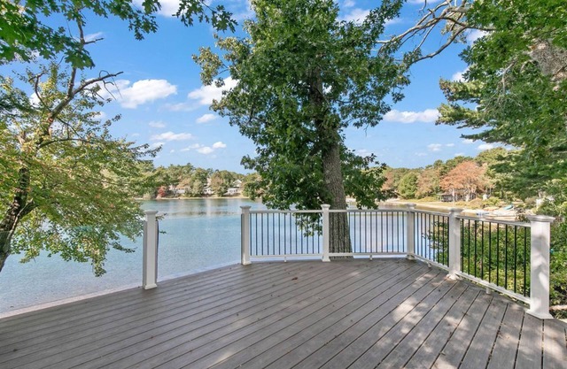 Easygoing Lakeside Stay | Plymouth, MA